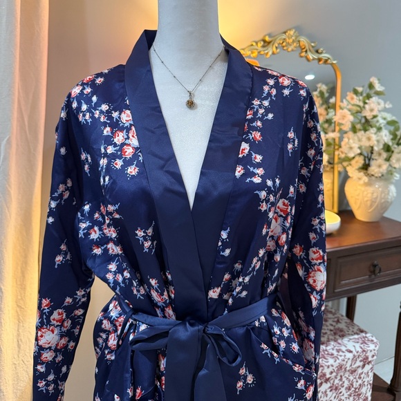 Morgan Lane Midnight Blossom Robe - Picture 2 of 5